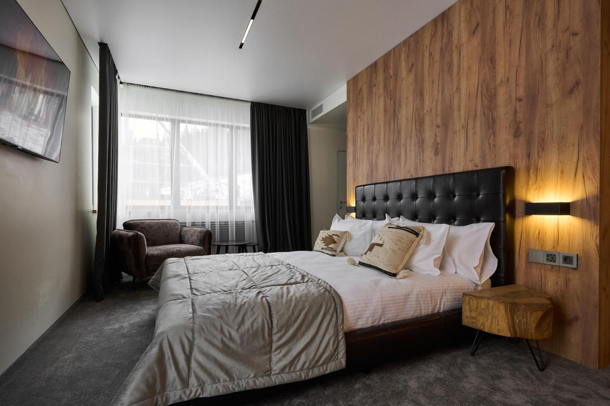 Hotel Twins &