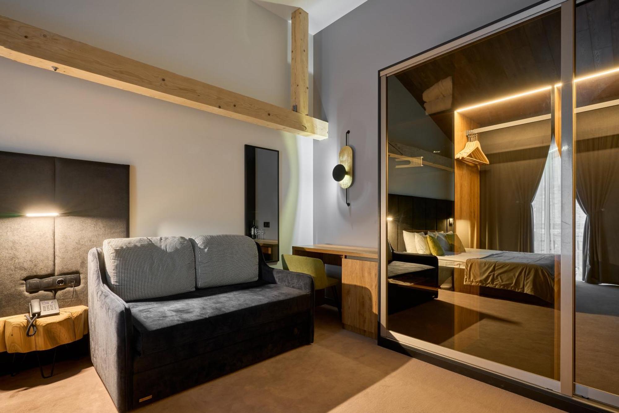 Twins & Hotel Bukowel